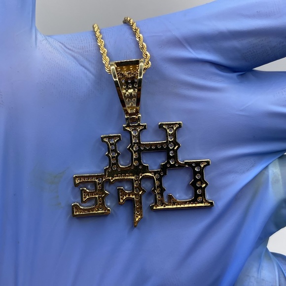 Hi Life | 14k Gold | High End CZ Pendant w 22’ Gold Rope Chain - Picture 5 of 6